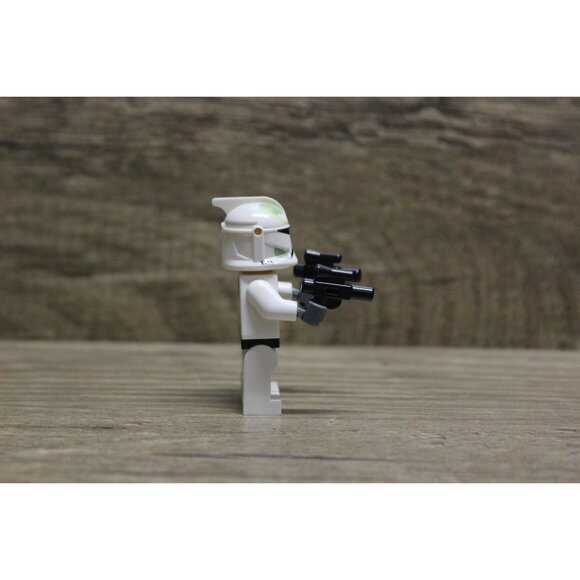 LEGO Star Wars Phase 1 Horn Company Clone Trooper w/ guns SW0298 #7913 pack part - Picture 2 of 5